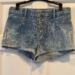 NWT Hollister jean shorts. Size 11/W30. So cute!